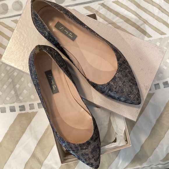 SJP by Sarah Jessica Parker Women's Story Pointed Toe Flat Ballet worn once. - Picture 2 of 2